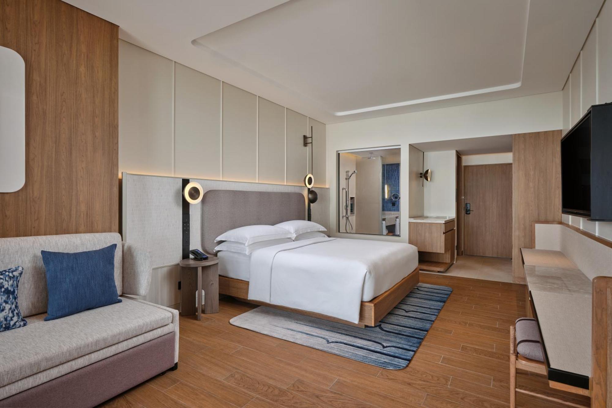 Hilton & 5*